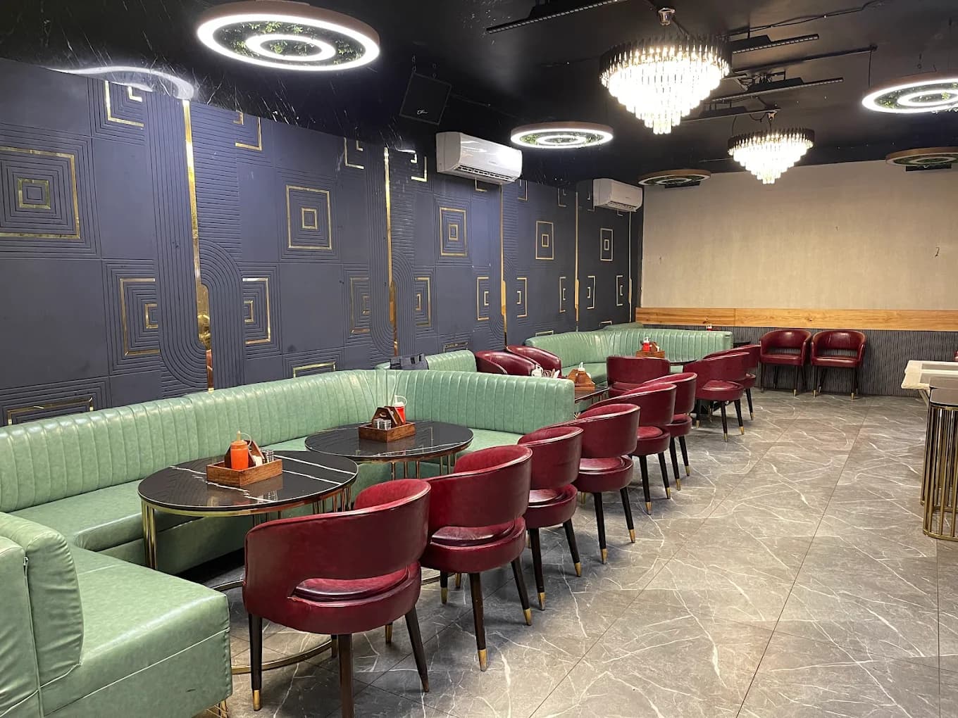 Jungle Luxe Lounge